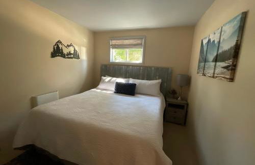 Beautiful Bungalow and Bunk House, Close to Lake - Foto 14