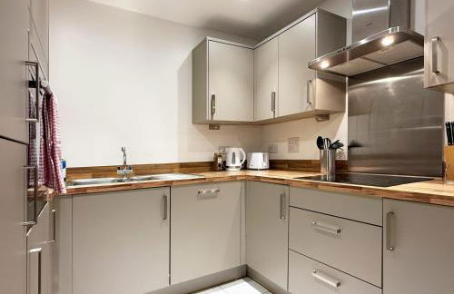 Laura's modern 1 bed apartment in Wimbledon - Foto 39