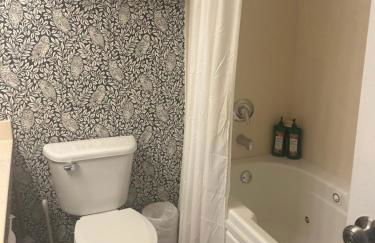 Couples Condo Retreat Overlooking Golf Course - Foto 13