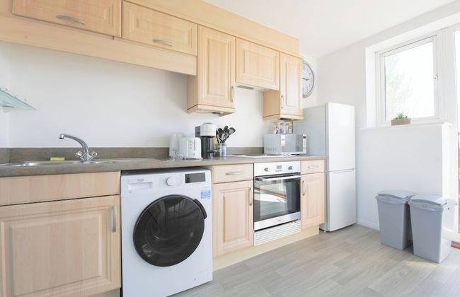 2 Bed Apartment Overlooking Water - Foto 18