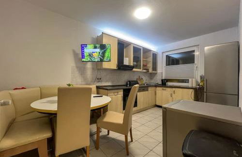 Livemore24 - Apartment 5 in Duisburg WLAN - Smart-TV - 24-7 Check-in und Küche - Photo 5