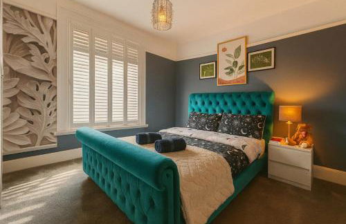 Seren, Free Parking, Close to Train Station, Pool table, sleeps 1-7guests - Foto 1