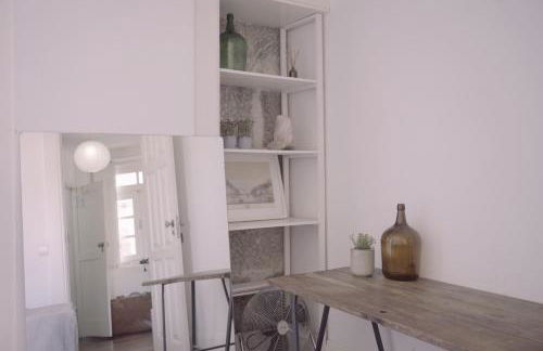 Light & Airy Historic Centre House with Balconies - Photo 22