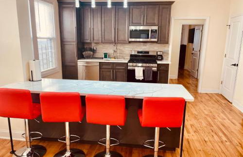 OoohLaLa! 2 Beds and 2 Full Baths w/Free Parking - Foto 55