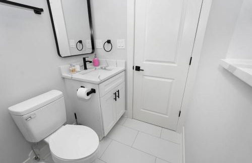 Spacious 3BR Family Oasis Sleeps 8 with Free Parking Near Medical District, Douglas Park and University of Illinois Chicago - Foto 19