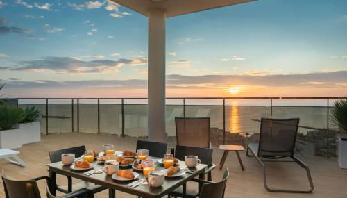 Ahoy Apartments - Photo 2