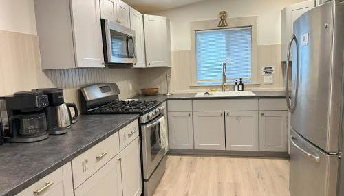 Freshly Renovated Family Home with Game Room, AC, King Bed, Luxury Bathroom - Foto 2