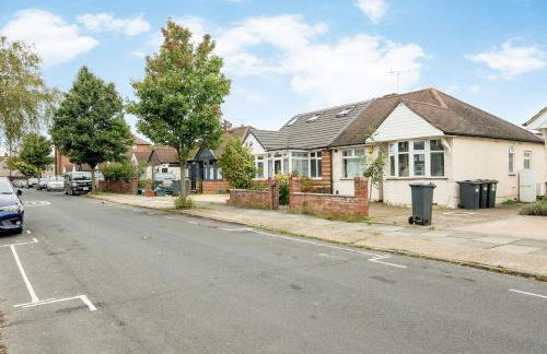 Lovely 3 bed house in Feltham - Foto 26