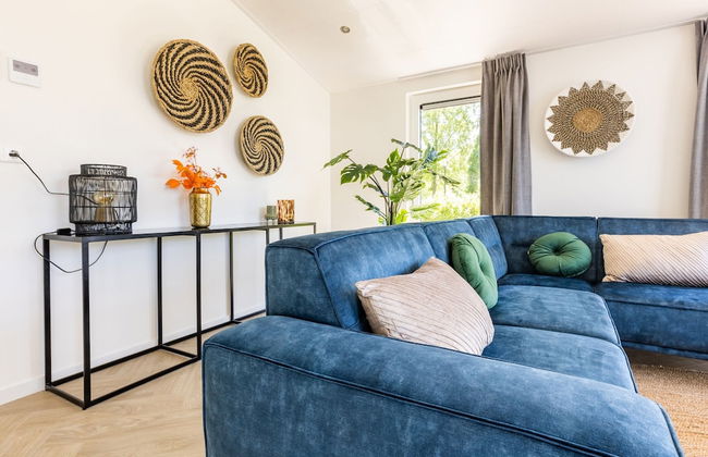 Chalet by Pond in Holiday Park - Photo 6