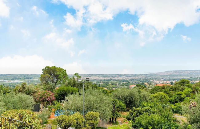 Charming Villa With Pool and Panoramic Surroundings - Photo 32