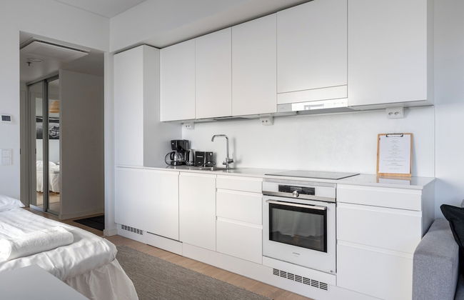 New 1BR Home with Balcony next to Railway Station - Foto 14