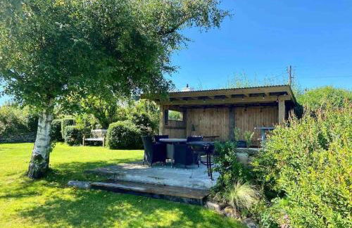 Delightful 3 bed cottage with hot tub & sea views. - Photo 5