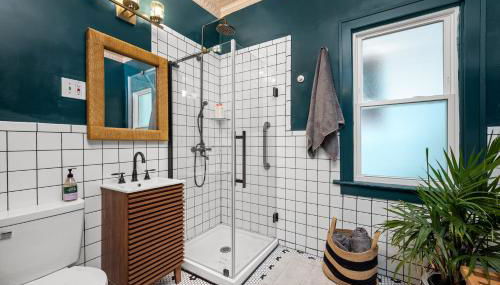 Historic & Spacious 3 Bedroom Family Gem on Peaceful Street - Foto 5, towels, Shower