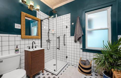 Historic & Spacious 3 Bedroom Family Gem on Peaceful Street - Foto 5