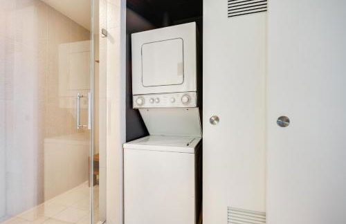 Walk to Beach and Dining! Luxe Fort Lauderdale Condo - Foto 21