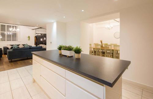 Liverpool Gem, Spacious 2BR Apt, Sleeps 8 - Photo 26