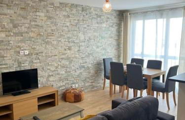 Super 3 pcs et Parking aux portes de Paris et stade de france à proximité des sites touristiques parisiens Montmartre , champs Élysée ,châtelet etc et des transports métro,RER ,wifi disponible - Foto 1