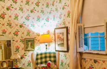 4BR 3 BA HUGE, Balcony, Cemetery, Streetcar sleeps 8! - Photo 9