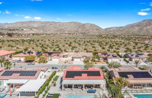 Views, Gameroom, Saltwater Pool & Hot tub, Firepit by MariamsBnb - Foto 69