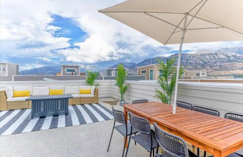 Modern 4BR Home Rooftop Patio Mountain Views - Foto 3