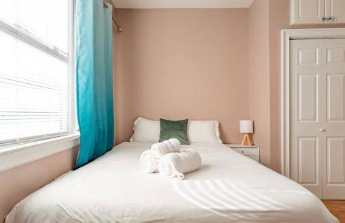 City Outside Serenity Inside: 2B1B NYC - 40 Min - Photo 12