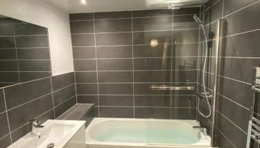 Sunderland Self Catering 4 - City Centre Townhouse with free parking - Foto 2, Shower
