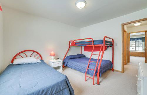 Cozy Mancelona Home Ski, Golf and Snowmobile! - Foto 14