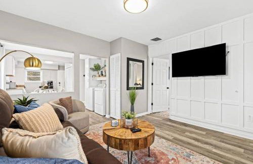 New! Warm & Cozy 3BR w/ Hot Tub, Firepit & BBQ! - Foto 8