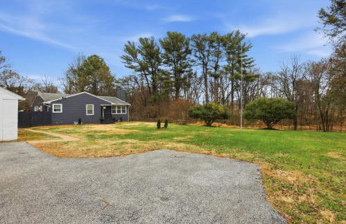 Stylish Hot Tub Retreat with Ping Pong home - Foto 1