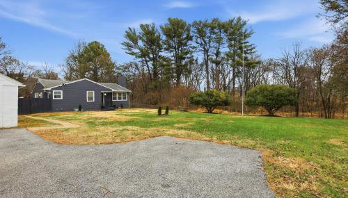 Stylish Hot Tub Retreat with Ping Pong home - Foto 1