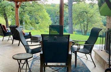 Gated Estate Escape! Three BR - Foto 3