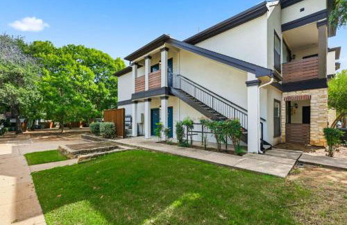 Chick modern Haven Elegant stay with modern views - Photo 23