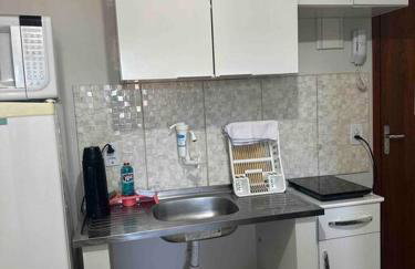 Kitnet 306 centro, com linda vista janela, tv smart - Foto 14