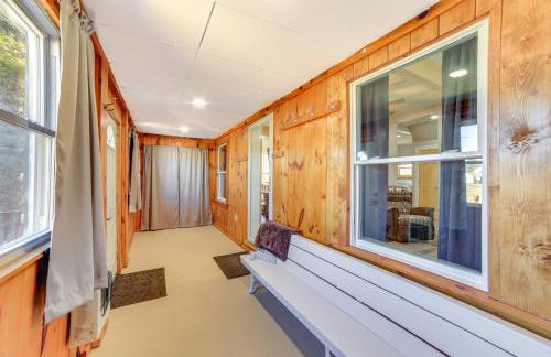 All-Season Seney Home with Private Yard and Fire Pit! - Foto 23