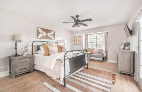 Stylish & Spacious Home Near ATL - Foto 39