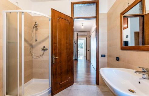 Fly House - Photo 31