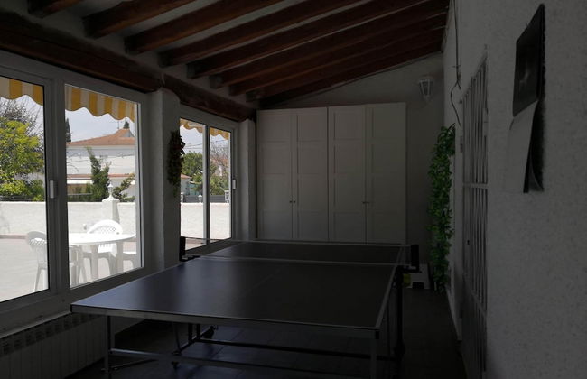 Villa con gran piscina en zona residencial - Photo 15