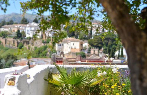 City Central Studio +Private Garden +Amazing View - Photo 6