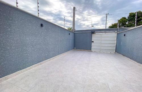 Casa Individual com 2 suítes, cozinha completa, Internet privativa 300MBPS, região bem sossegada com comercios diversos ao redor - Foto 3