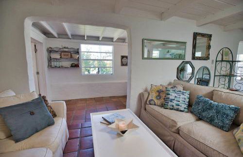 Pet Friendly & Firepit Minutes to Beach Sleeps 6 - Foto 28