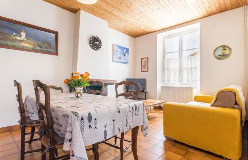 Charmant Gîte Familial à 30m de la Plage avec Cour Fleurie, Proche Commerces et Pêche à Pied - FR-1-306-833 - Foto 10