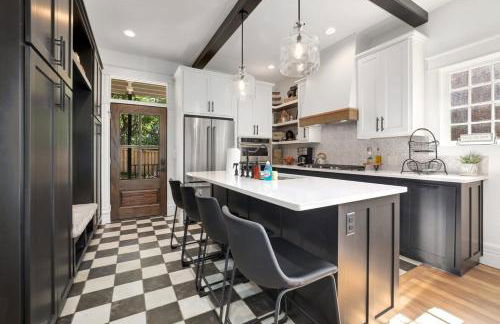 Tovey House-Walk to Downtown and Campus - Photo 21