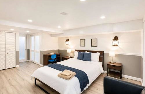 Beautiful 3BR 2BA Colonial House by CozySuites - Foto 6