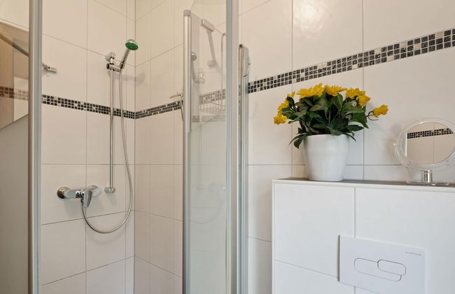 Feusdorf Forest Bungalow - Photo 13