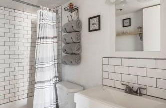 2BR 6 Min to UofA BBQ, Sunshine & Cozy Vibes! - Foto 16