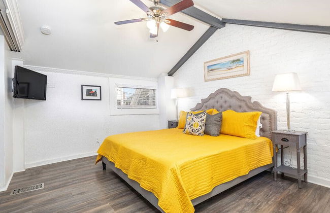 Southern Belle Carriage House - Photo 3