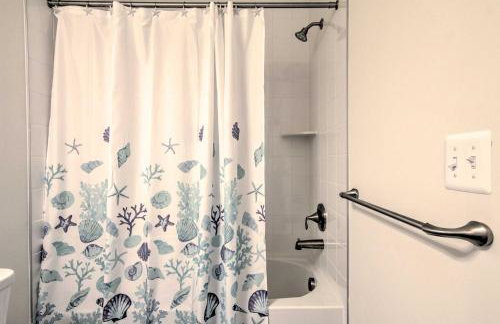 5 Mi to Beach and Pool Access Bishops Landing Home - Foto 18