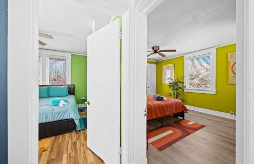 Cozy & Creative Top Unit in Lou's Arts District - Foto 4