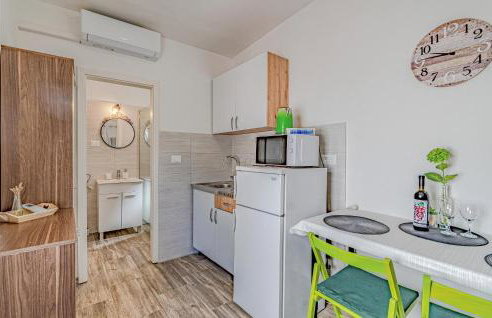 Awesome Home In Potomje With Wifi - Foto 5