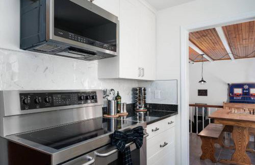 Exclusive Lux Home Near Town • Game Rm • Gym • 4BR - Photo 31